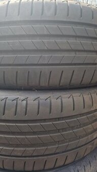 PRODÁM 2 LETNÍ PNEU BRIDGESTON 225/40/19, CENA JE ZA 2 KUSY
