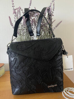 Černý vyšívaný elegantní batoh Desigual. Nový s visačkou
