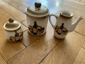 Sada porcelánových dóz a konvičky