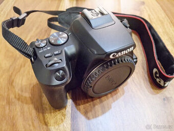 Canon EOS 250D - TOP STAV  V nabídce i objektivy.