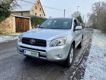 TOYOTA RAV4 2,0 benzin 4x4 garance