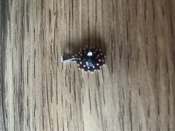 NOVÝ pŕvěsek s českým granátem + řetízek