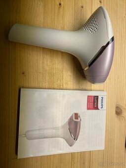 Lumea IPL 8000 Series IPL BRI947/00