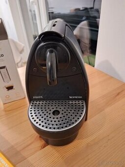 Nespresso kávovar Krups + kapsle + čistič
