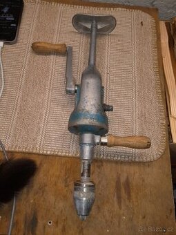 Retro ruční dvourychlostní vrtačka