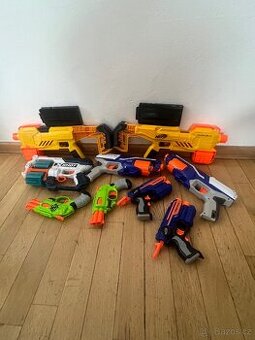 Velký set 9 ks Nerf & X-Shot – Praha