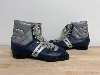 Retro boty na běžky zn.Botas stelka 26cm.