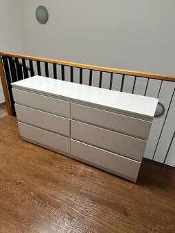 Bílá komoda IKEA 900 Kč