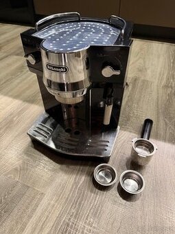 Kávovar DeLonghi EC820.B