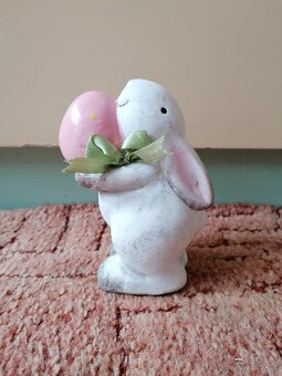 Velikonoční dekorace - zajíc a polystyrenová vajíčka 30 ks