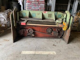 Tabulové nůžky, NTE 2000/4