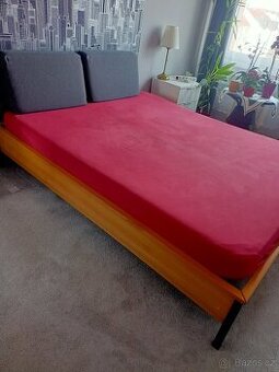 Manželská postel 160x200 cm