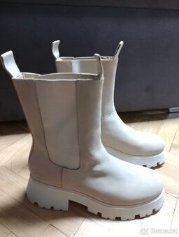 Kožené kotníčkové boty nové velikost 42