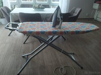 Prodám napařovací žehličku Philips.