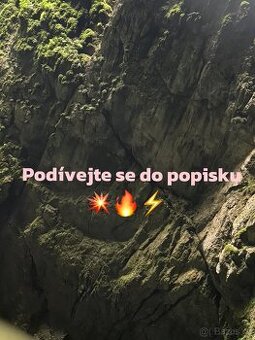 Bílá postel se dřevem jako design 140x200