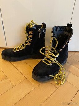 Černé dívčí/dámské semišové boty TOMMY JEANS