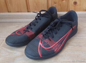 SÁLOVÉ BOTY vel. 42 zn. NIKE