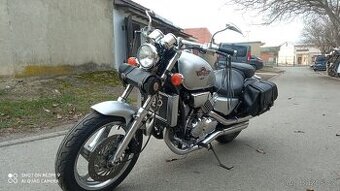 Honda  VF 750C Magna - 1