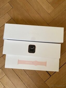 Apple Watch Series 5 (40 mm) – na díly, s nabíječkou, páskem