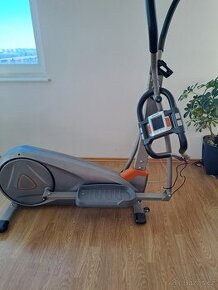 Trenažér  SPORTOP E 850. eliptický trenažér.