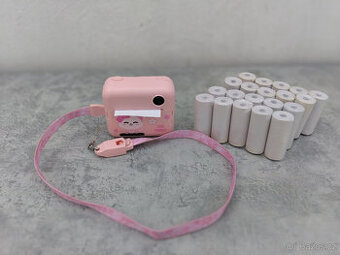 Dětský růžový fotoaparát s okamžitým tiskem fotografii