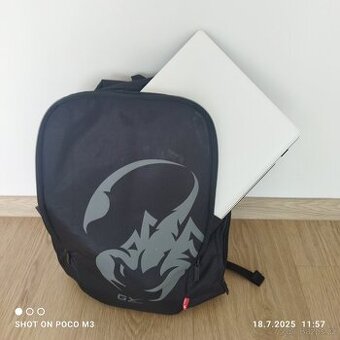 Asus notebook s batohem