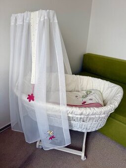 Proutěný košík na miminko