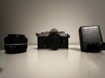 Nikon Z fc + objektiv 28 mm SE