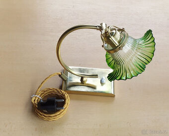 Hezká stará mosazná lampička