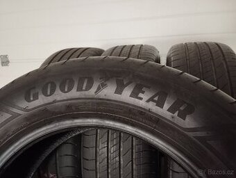 215/60/17 Goodyear Efficientgrip 2 SUV 4 x Nové