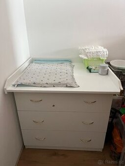 Přebalovací skříň