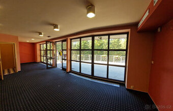 Daruji za odvoz sestavu terasovych oken plastove