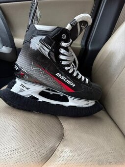 Hokejove brusle Bauer Vapor X3