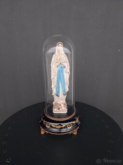 Porcelánová soška s poklopem