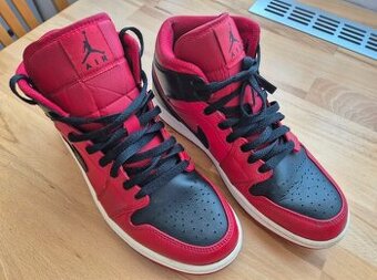 Nike Air Jordan Mid Reverse Bred