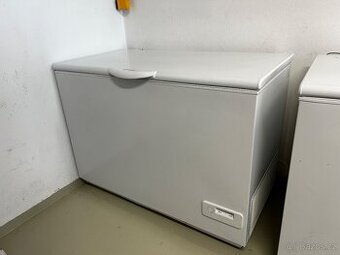 Pultový mrazák Electrolux EC2233AOW1, 223 l