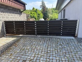 dvoukřídlá brána celkem 4,90m