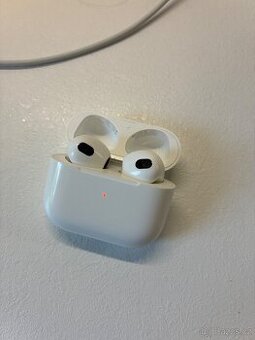 Apple AirPods 3 - levé nefunguje