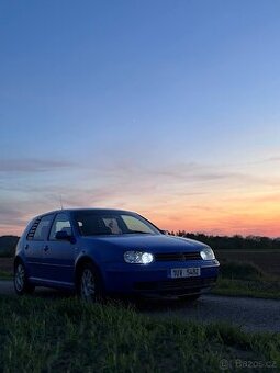 VW Golf mkIV 1.9 tdi 66kw - poškozený interiér