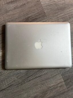 MacBook Pro 13” A1278 – zapíná se, ale chybí systém