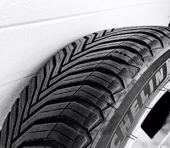 Celoroční pneu Michelin CrossClimate 2