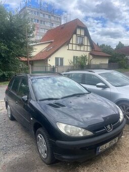 Peugeot 206 1.4i 55 kW. Rok 2005. Klima, El.okna,..