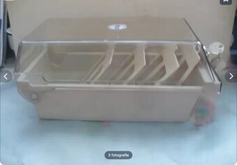 Plastový box se zámkem.