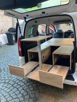 obytná vestavba kempovaci Pick-up MPV spací vestavba