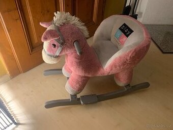Plyšový houpací koník