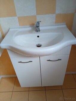 koupelnová skříńka