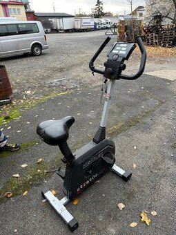 Šlapací posilovací stroj