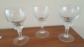 Skleničky na víno