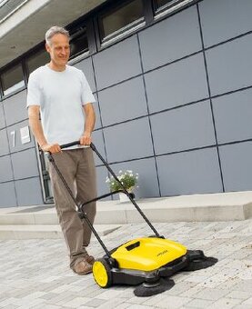 Nový ruční zametač KARCHER