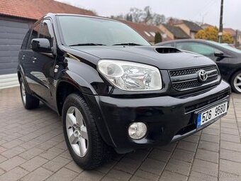 TOYOTA RAV4 2.0 D-4D – NOVÉ TURBO, NOVÁ STK, ČERVENÁ KŮŽE